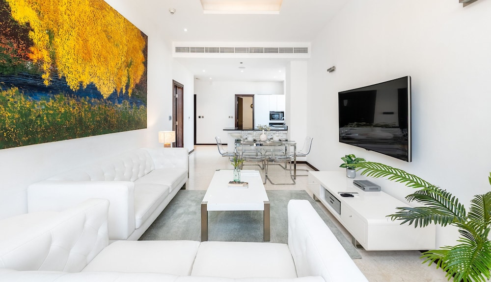 Exquisite 2BR w Exclusive Beach Access at the Palm