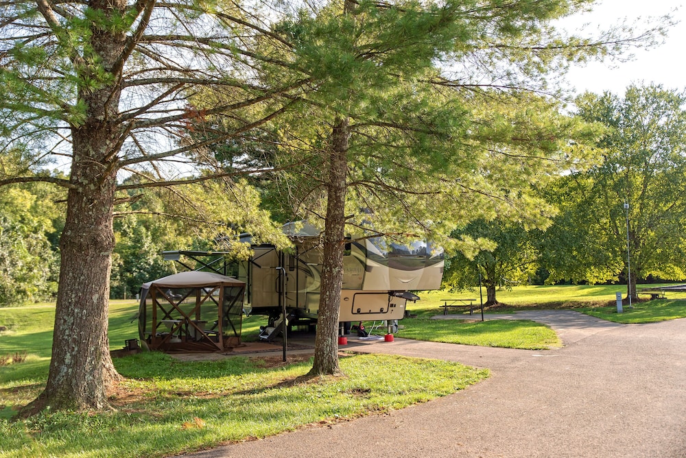 Dale Hollow Lake State Resort Park