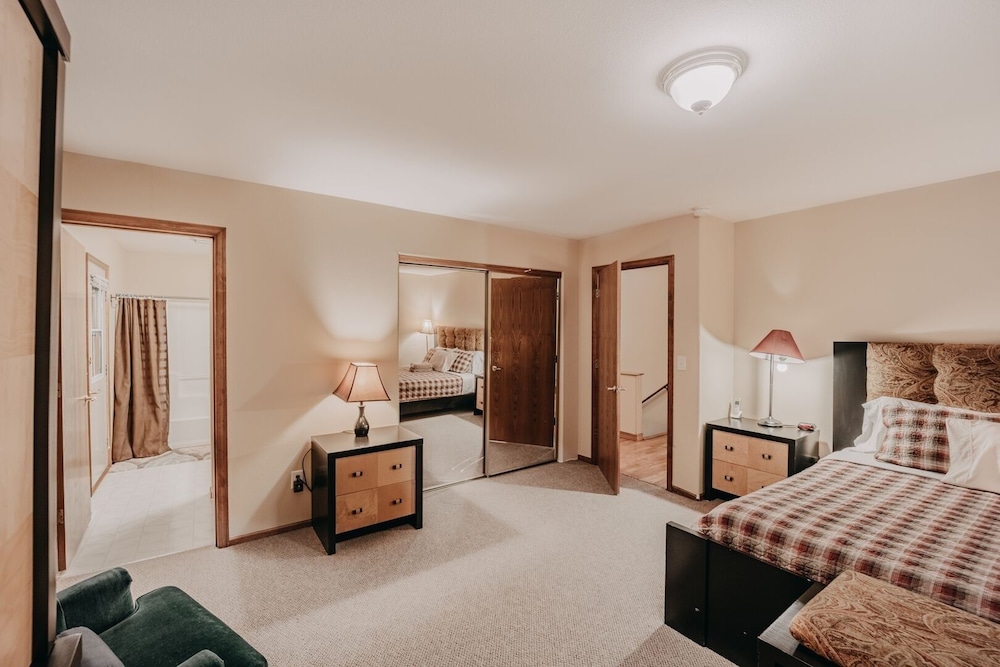29sl - Hot Tub - Sauna - Bbq - Shuffle Board - Sleeps 11 3 Bedroom Home by Redawning view 4