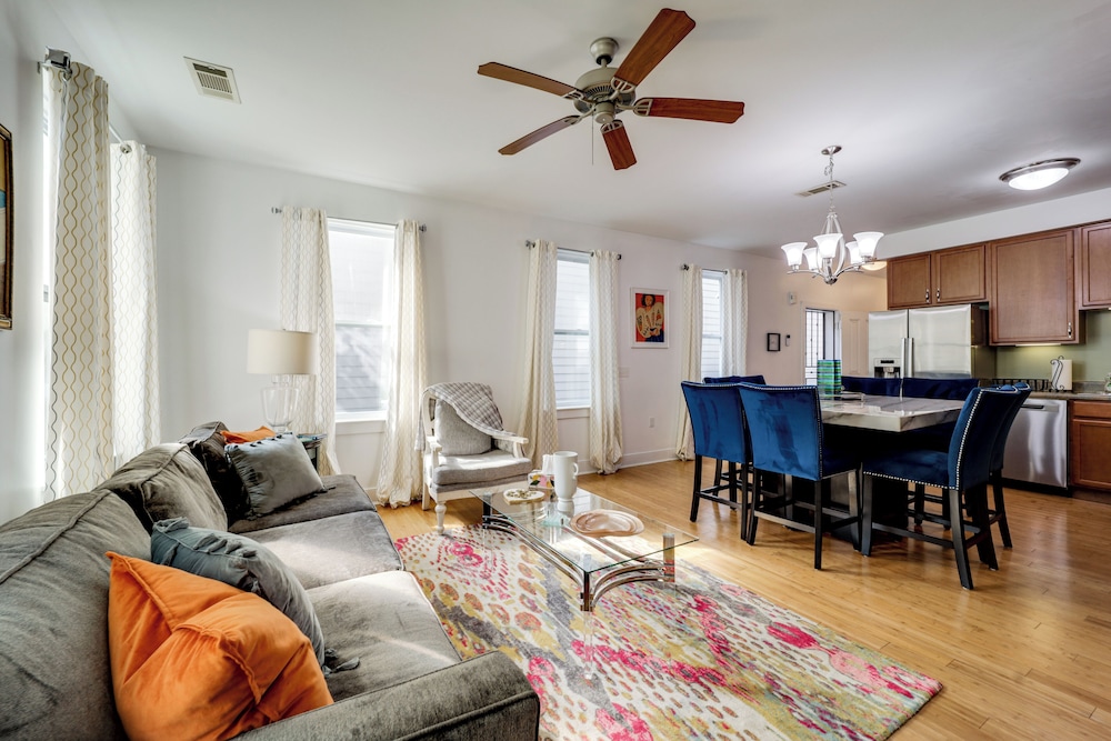 Queen City Charm Near University & Hospitals!