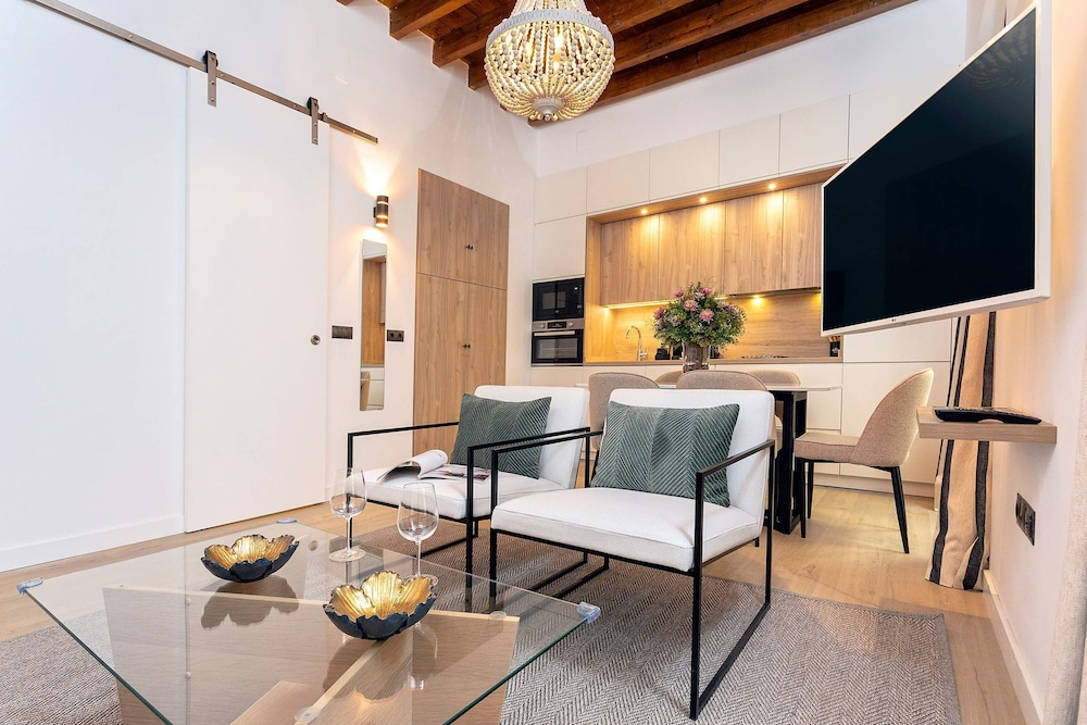 Bright Apartment in Sevilla Teodosio II