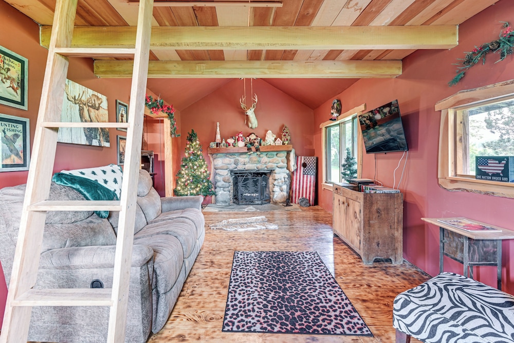 5-acre Kingston Getaway: Pond, Peacocks & Fire Pit