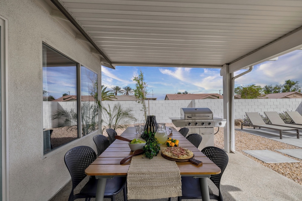 Montego by Avantstay Private Yard w/ Pool & Hot Tub