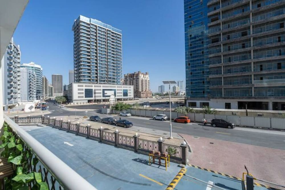 Calm Studio Apartment Right by the Golf Courses in Sports City