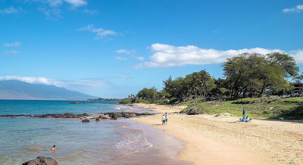 Kamaole Sands 2-406 - Luxurious Renovation - Penthouse Ocean Views - Split AC