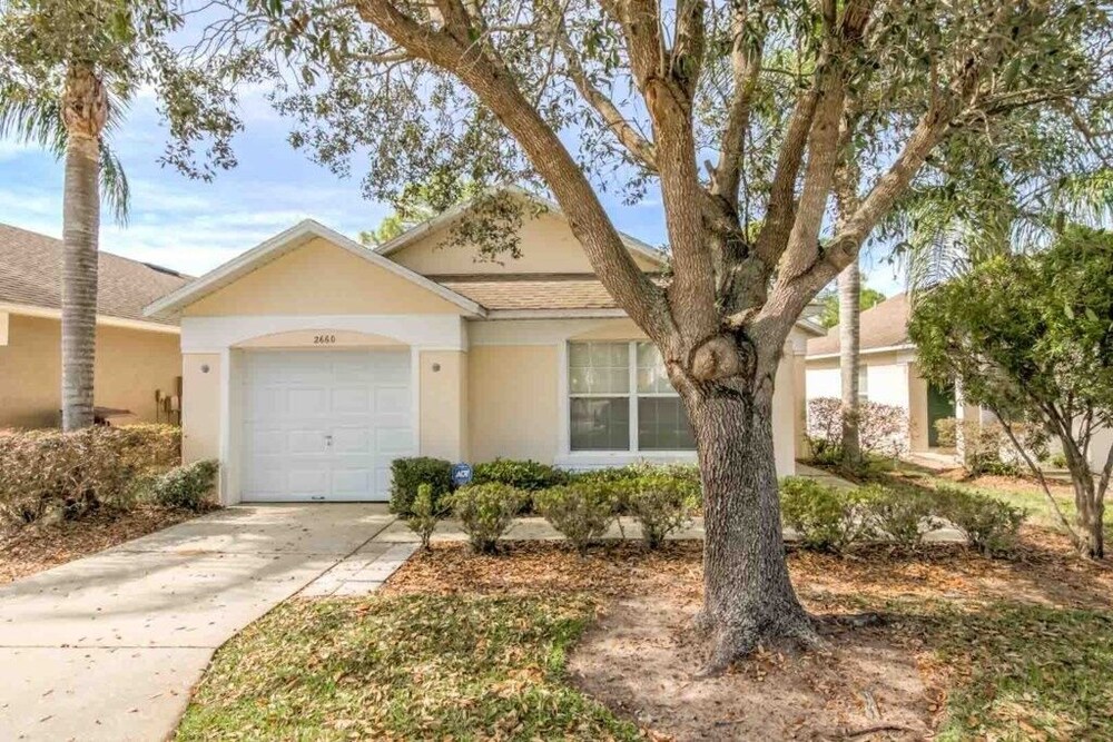 Gated Community Private Pool 3 Bedroom Home by Redawning