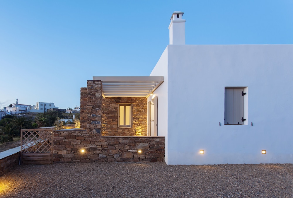 White Tinos Luxury Suites
