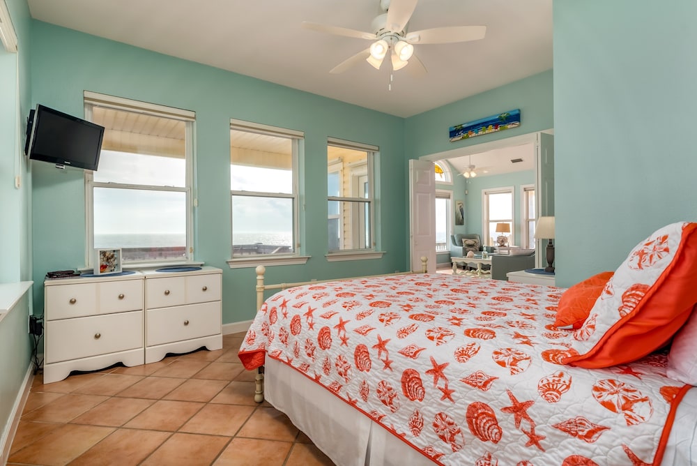 Surfside - 2431 Bienville 4 Bedroom Home by RedAwning
