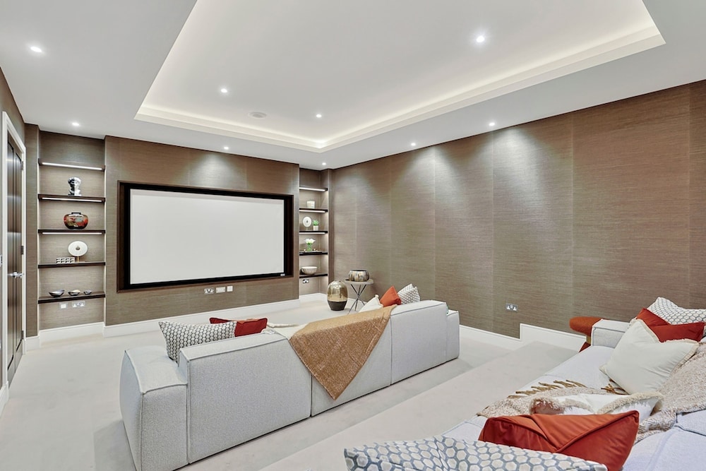 Luxe Home With Cinema Room - South Kensington