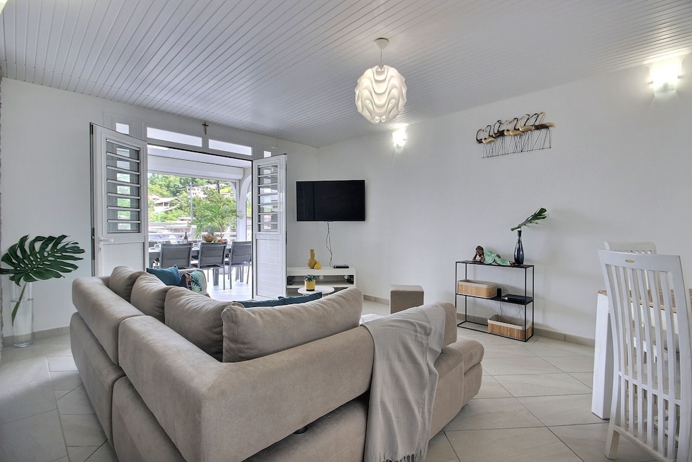 Villa Perle D or in Sainte-anne view 4