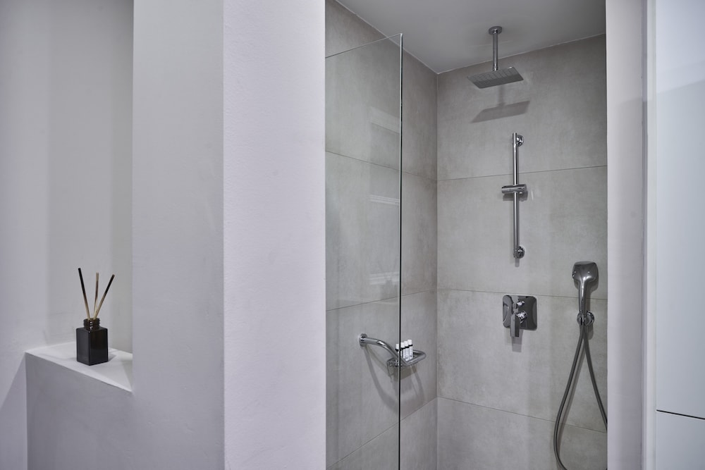 Chic n Bright 3 Bd Apt with Hilton View