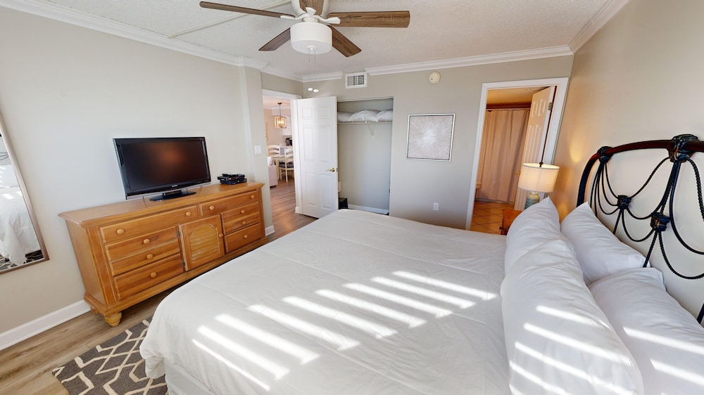 Beach House 202a 2 Bedroom Condo