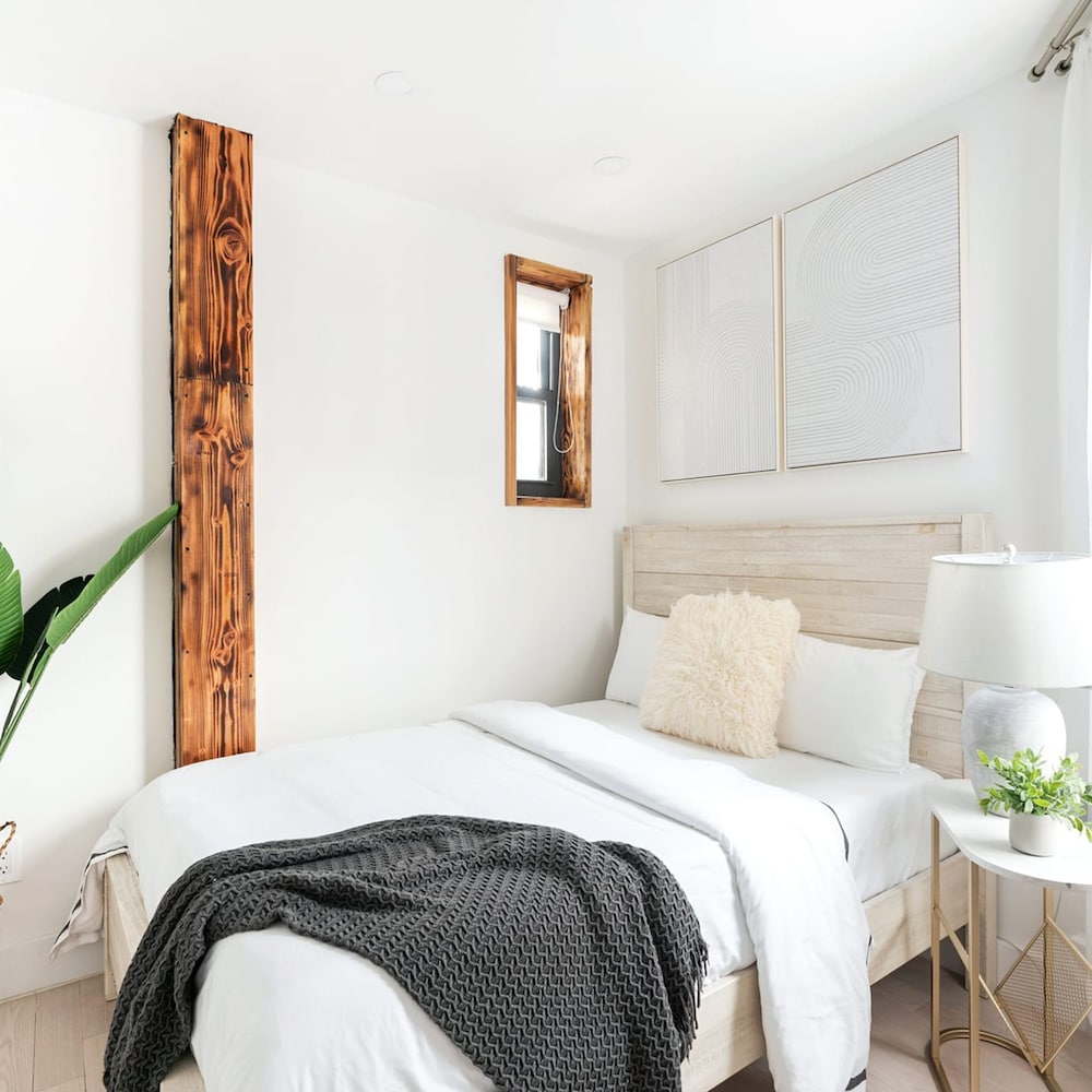 48-4fe 2BR Prime Midtown West