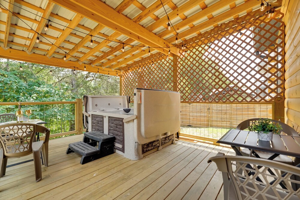 1 Mi to Douglas Lake: Blissful Escape w/ Hot Tub!
