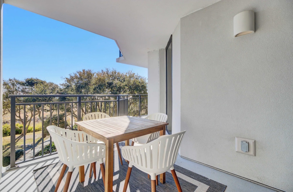 Beachfront, Pool Access, Balcony w/ Oceanview 222 D Shipwatch by Avantstay