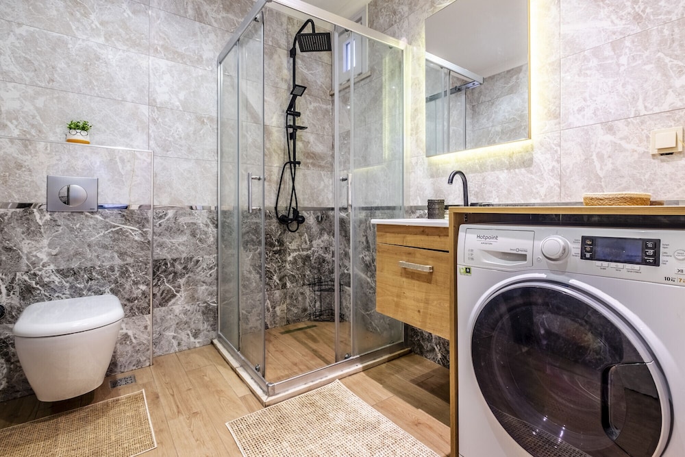 Flat With Backyard Near Idealtepe Marmaray Station