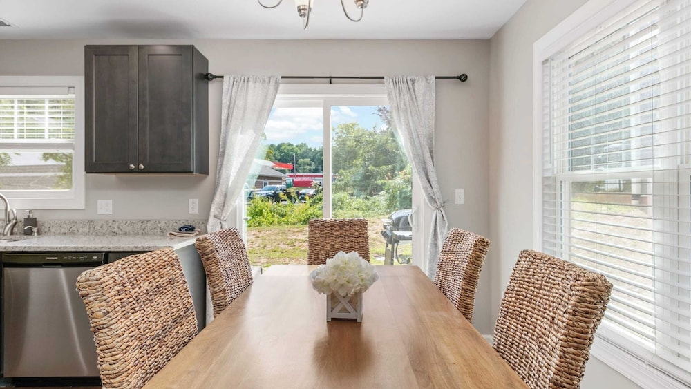 10 Townhomes, Sleeps 89 6 Mins to DT Asheville Sycamore Cove by Avantstay