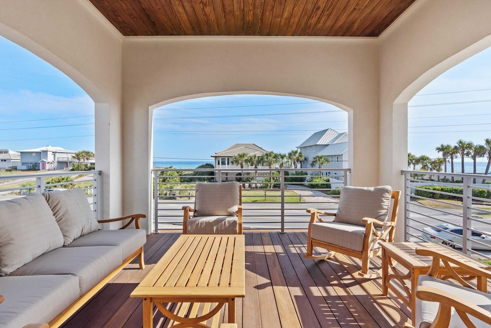 30A Beach Getaway by Avantstay Gulf Views + Pool Golf Cart + Bonfires
