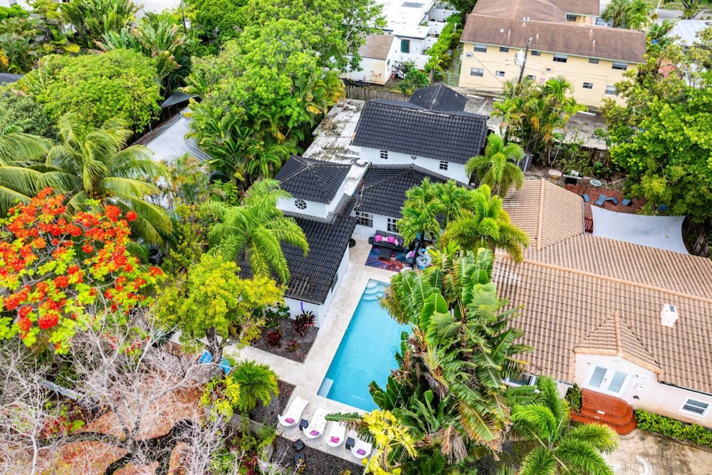 Chic Retreat Heated Pool Floats Close to Beach