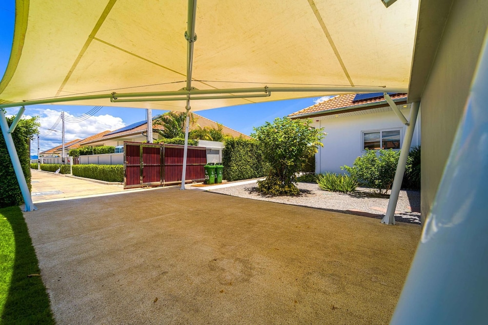 TropicalFamilyVilla w Pool&Garden ML103