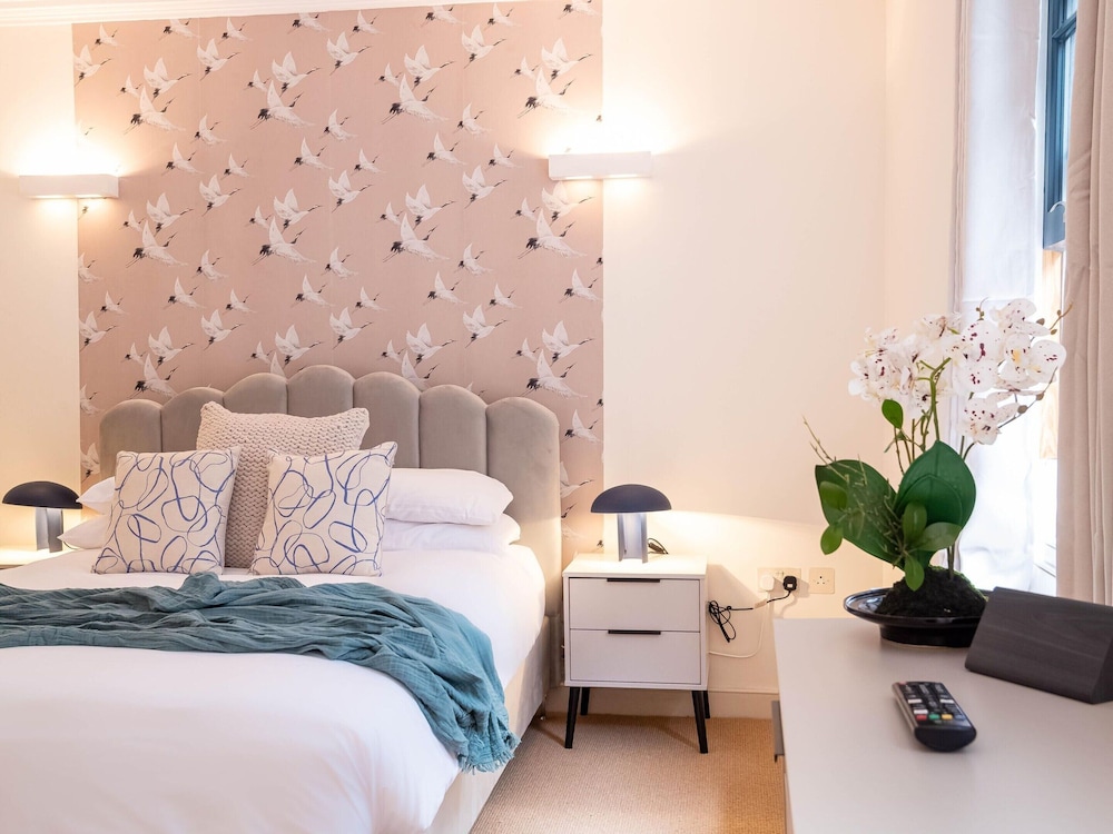 Liverpool St Three Bedroom Home Near Tube Station