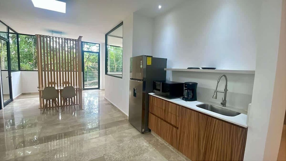 Colorful Perfect Located 2 Br. W/great Amenities