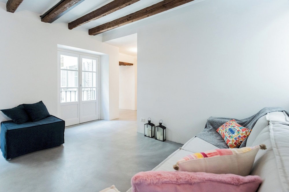 Shades Of Como With Private Terrace by Rent all Como