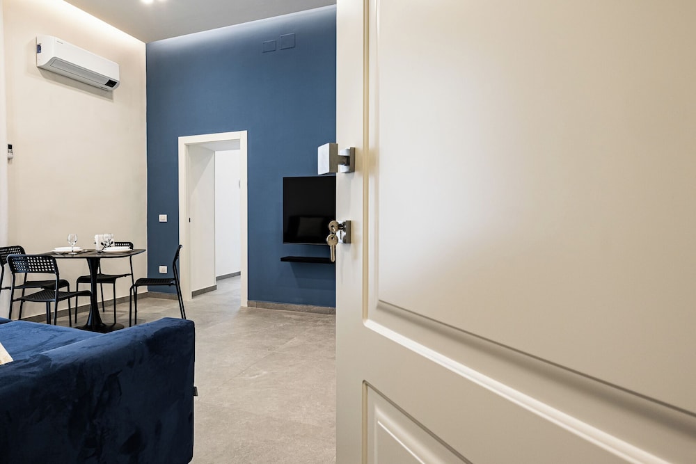 Alyde Apartments