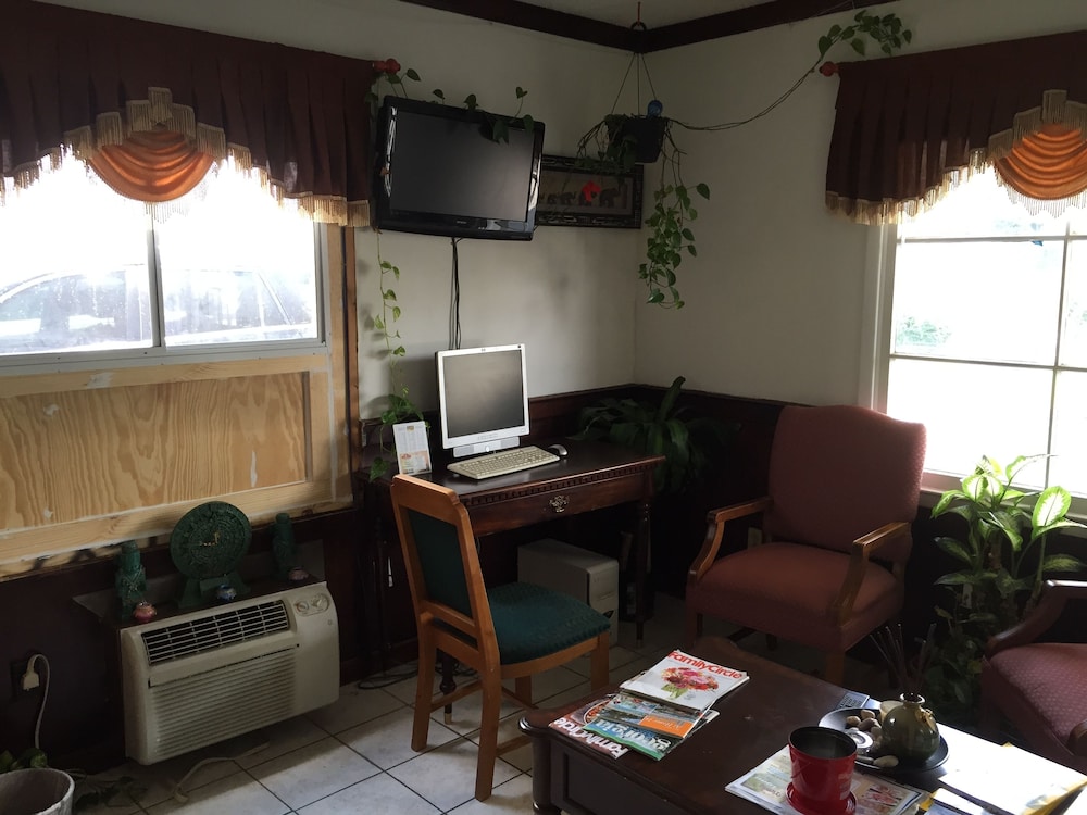 Scottish Inn & Suites