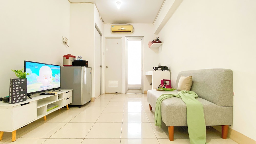 Homey And Modern 2Br At Green Bay Pluit Apartment