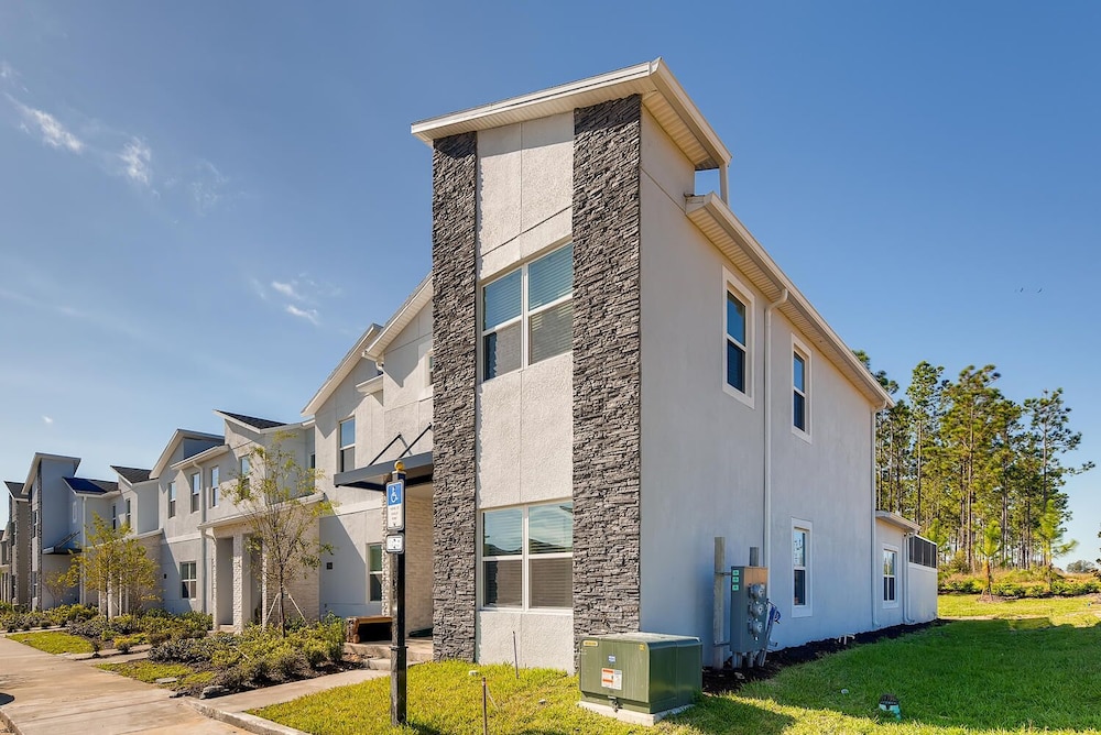 200 OC - Champions Gate - Image 1