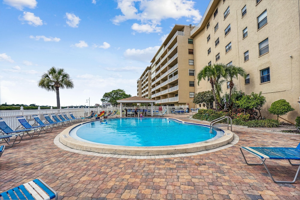 Bayshore Yacht & Tennis 314
