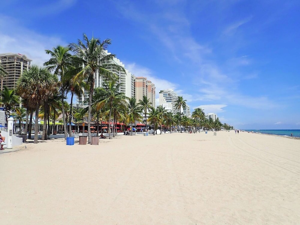 #1 Beach Estate Las Olas Beach Best Location