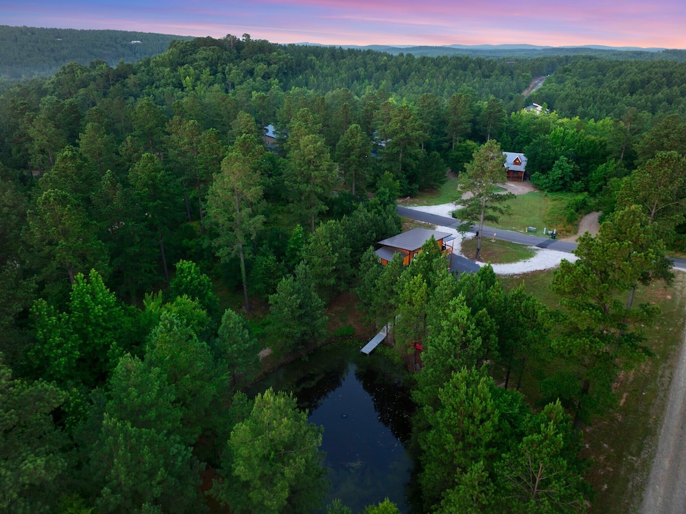 Double Magic - Unique Cabin for 6 - Pond, Hot Tub