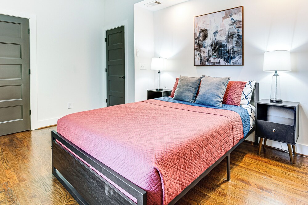 7 Mi to Dtwn Atlanta! Lovely Home w/ Backyard