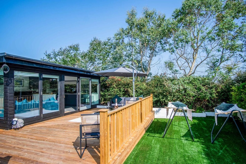 Cedars Lodge - Hot Tub - Penally - Tenby