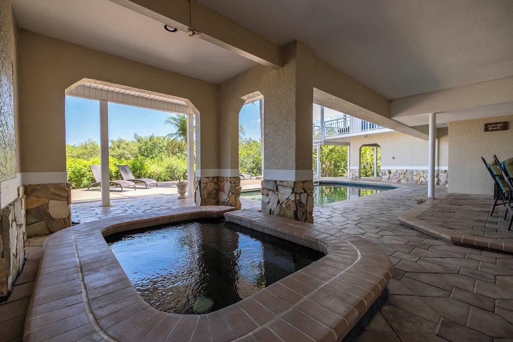 6B Waterfront Game Room Pool Hot Tub Dock