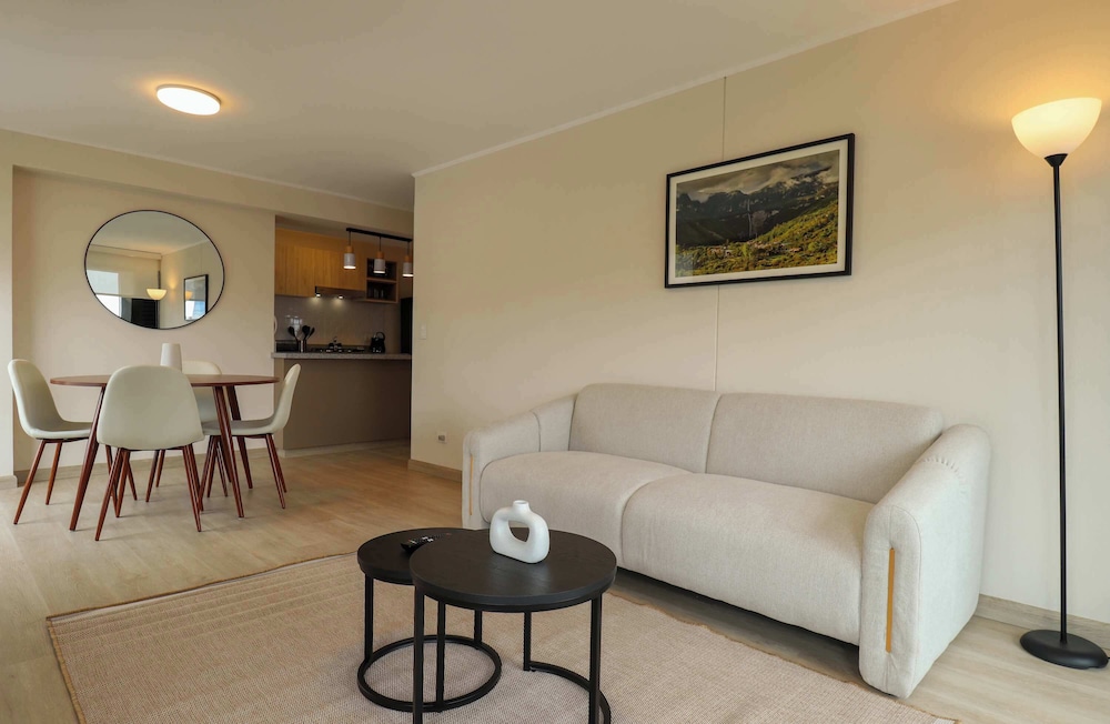 w Dazzling 2BR w Balcony in Miraflores