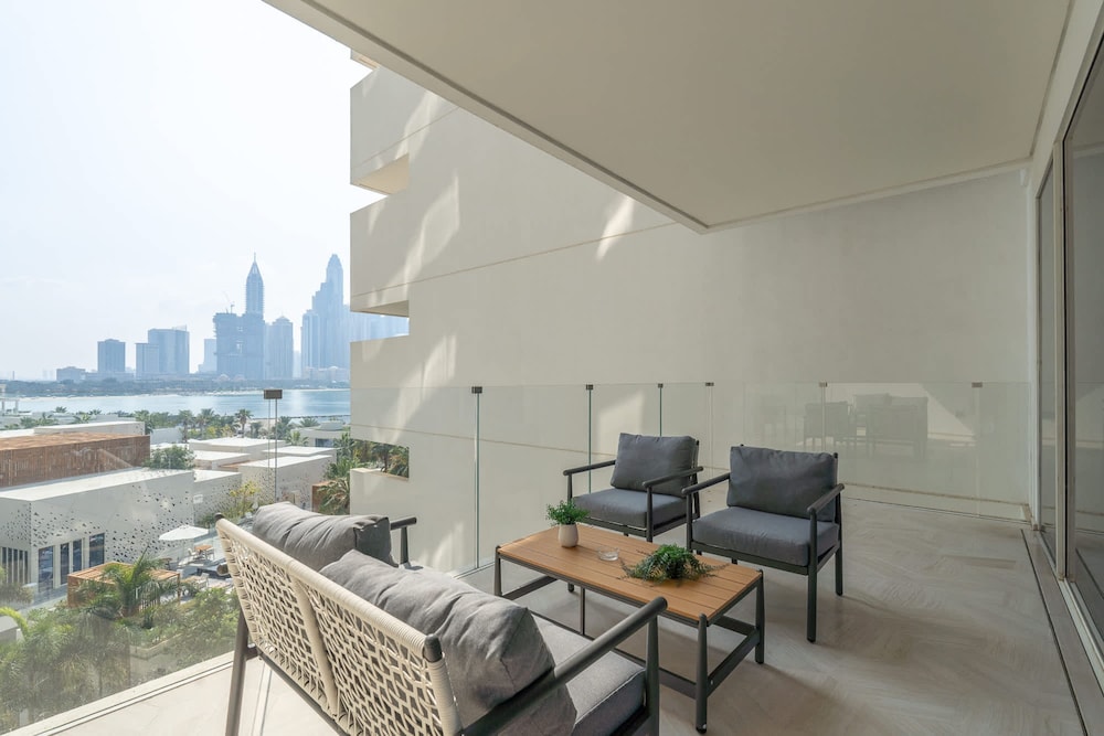 Stunning 3-bedroom Retreat at Five Palm Jumeirah With Spectacular Views and Direct Access to the West Beach