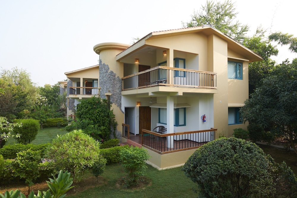 Aacorn Hideaway Resort & Spa