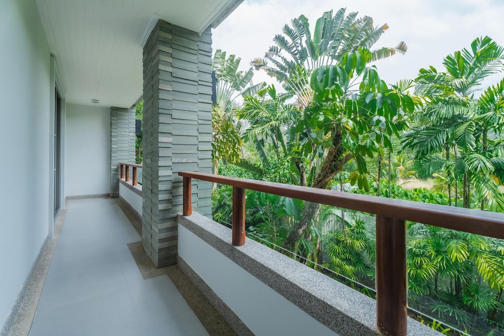 Pearl Of Naithon 3 Bedroom Beachfront Condo