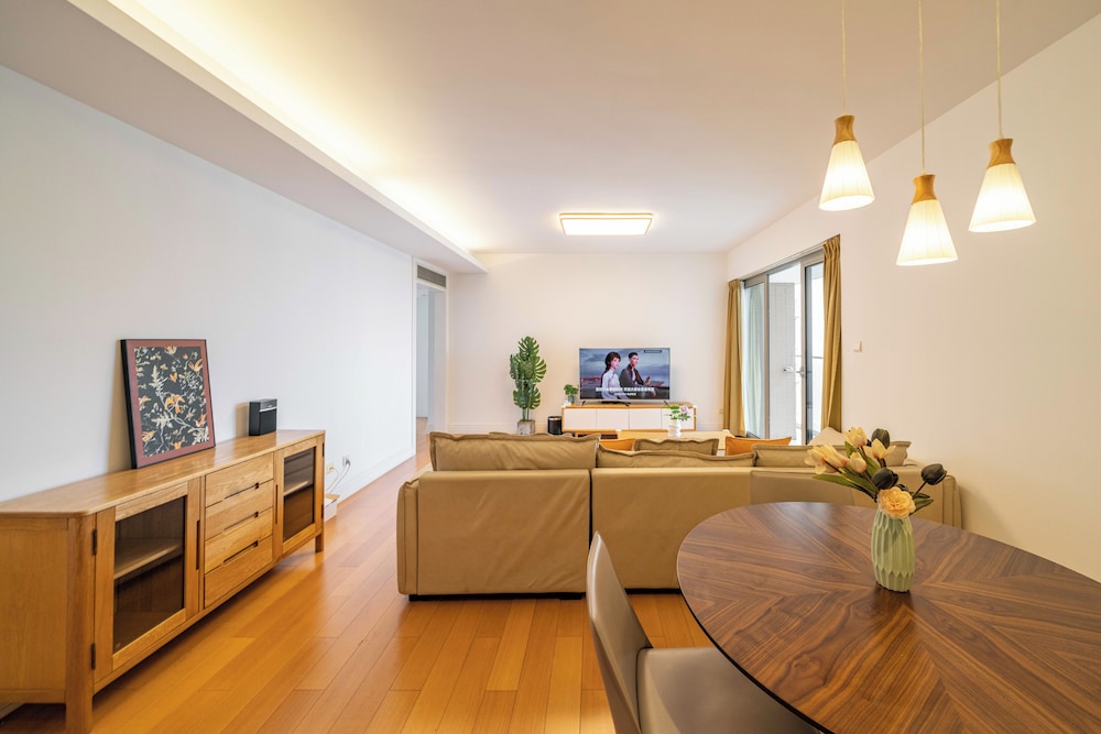 Tyms 3BR 2BA Apt Near Metro