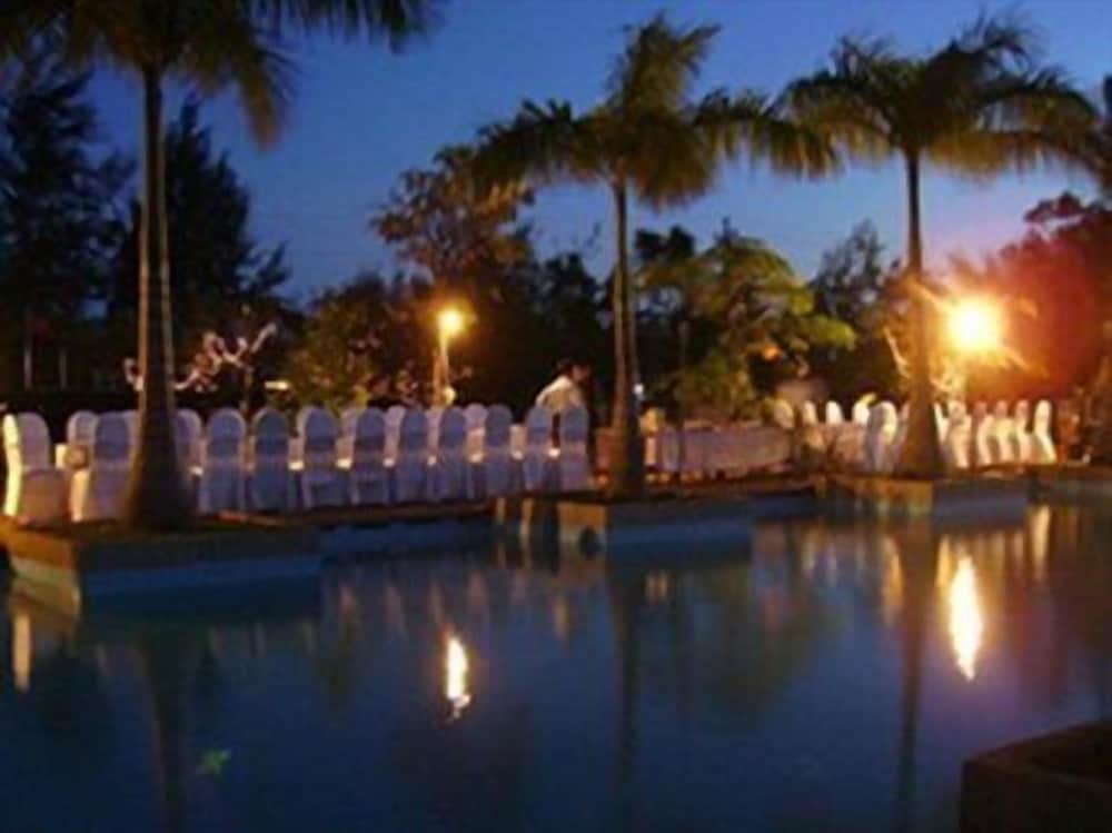 River Ray Estates