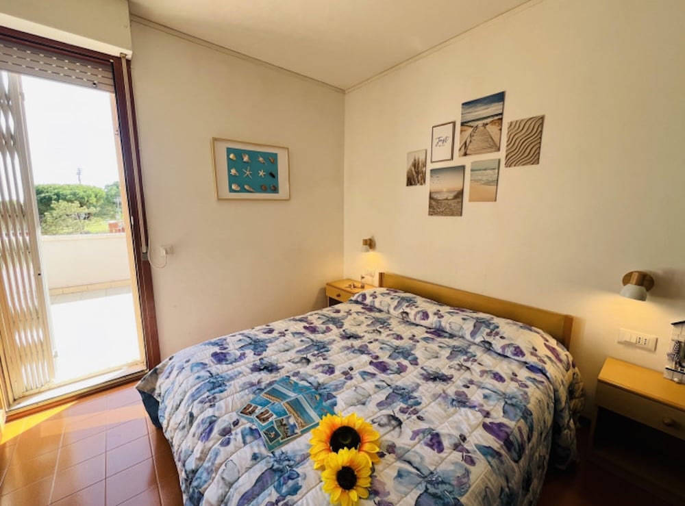 Flat With Terrace Overlooking the Pool