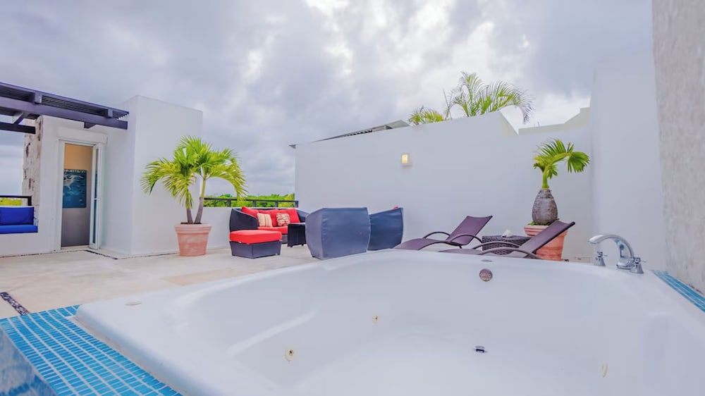 Luxury Penthouse with 2 BR - Meridian