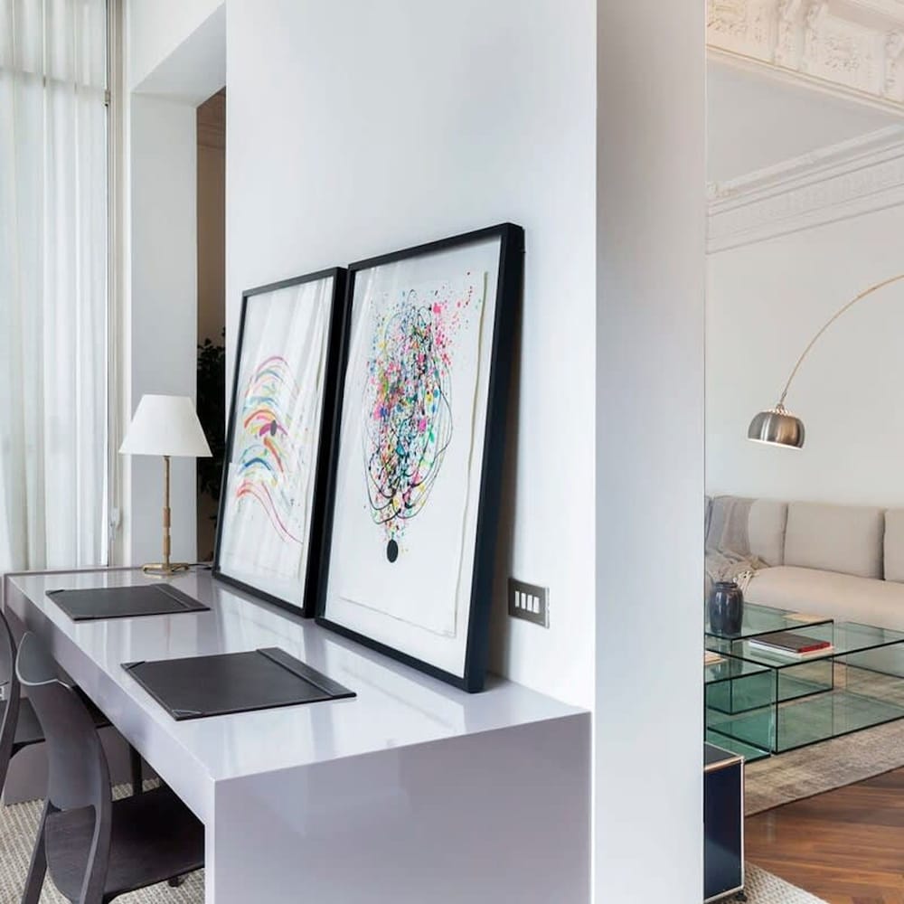 Artist Modernist 3-br Gem Next to Paseo de Gracia