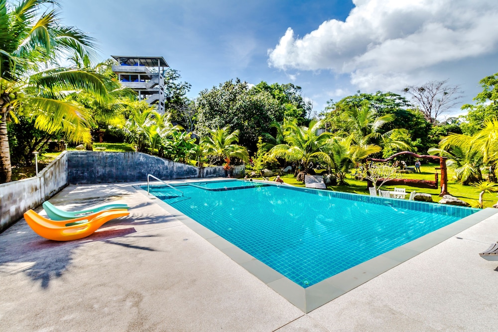 Chalong Hill Tropical Garden Homes