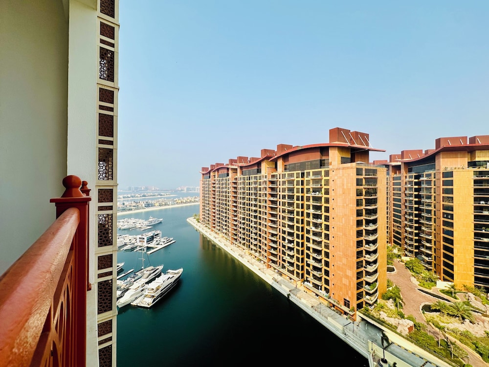 2BR Home with Waterfront views in Palm