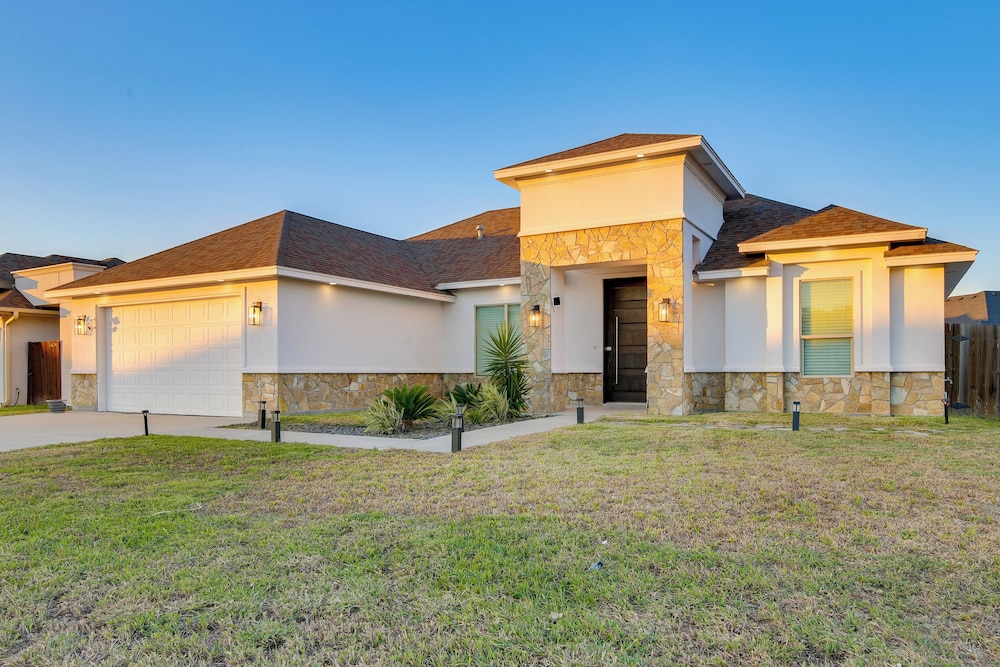 Private Pool & Gym! Winter Escape Near South Padre