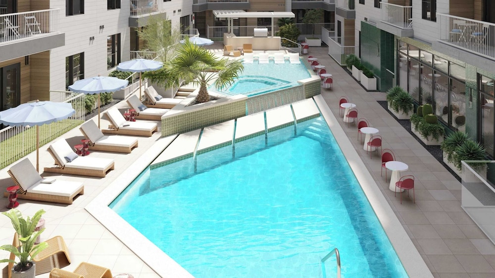 Resort-style Amenities Pool, Dining, Bar, Terrace South Lamar Stay The Code by Avantstay